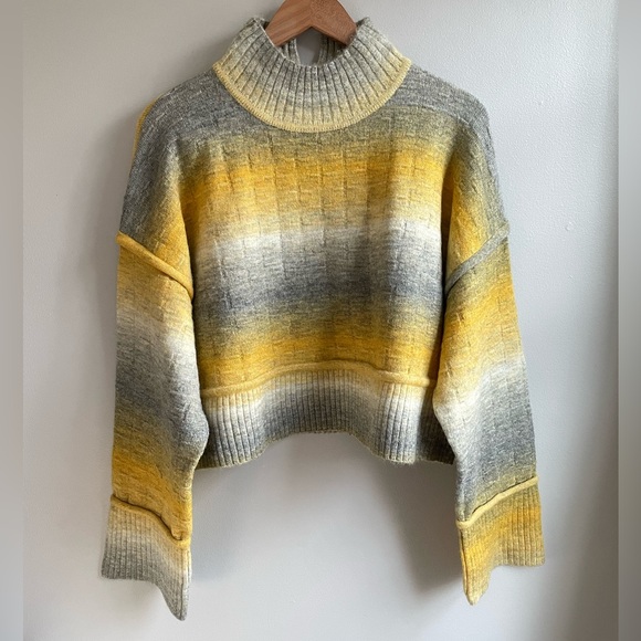 Pilcro Anthropologie Oversized Cropped Mock-Neck Sweater, Medium - Picture 3 of 9